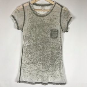 ✨2 for $10✨ WOMENS SHORT SLEEVE DISTRESSED POCKET